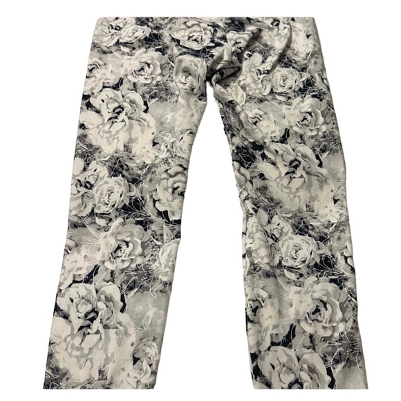 Balance Collection Floral
Leggings Size Medium - Picture 2 of 4